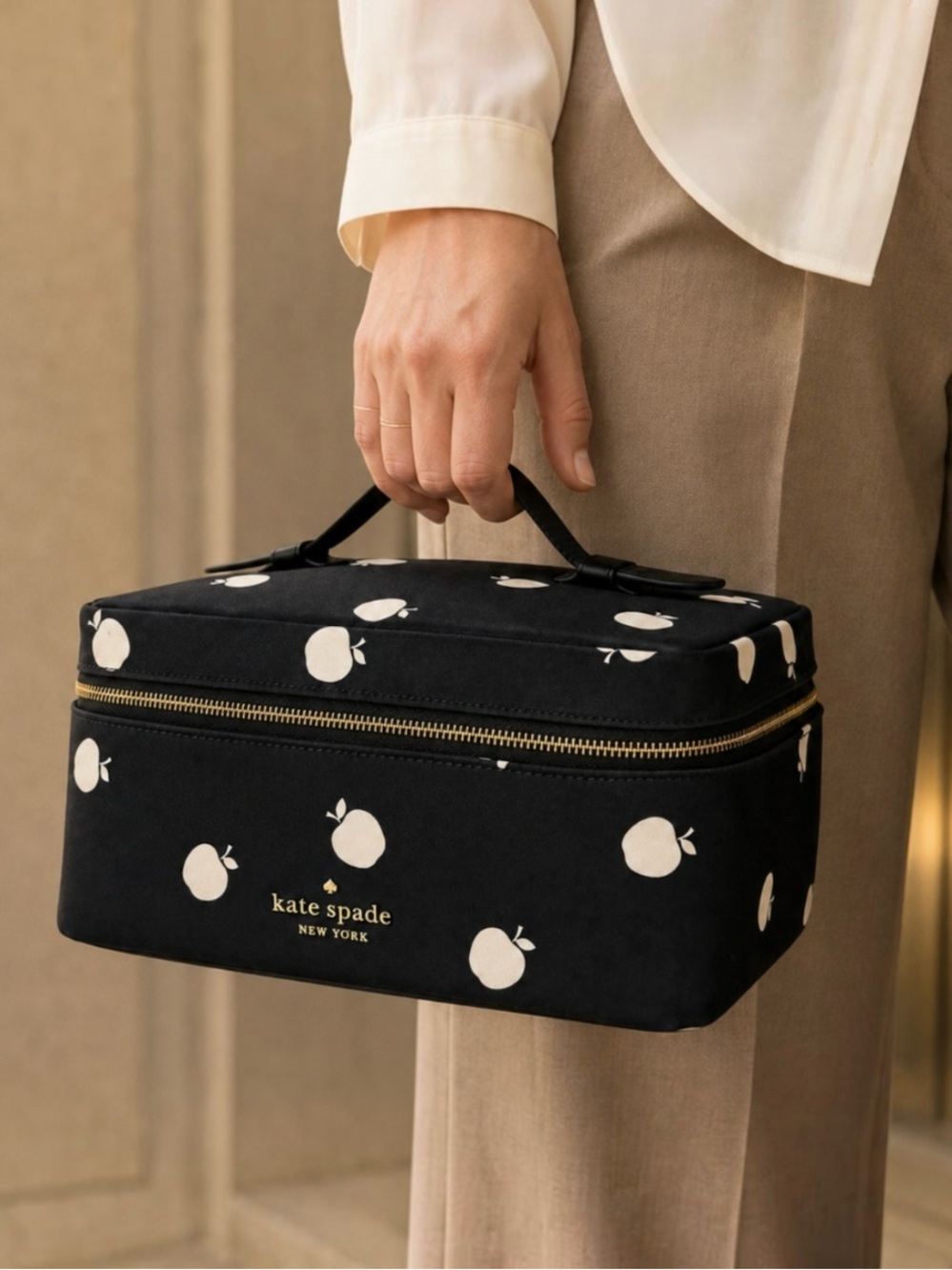 Kate Spade Chelsea Apple Print Travel Vanity Cosmetic Case Organizer K8261 NWOT - Picture 2 of 15